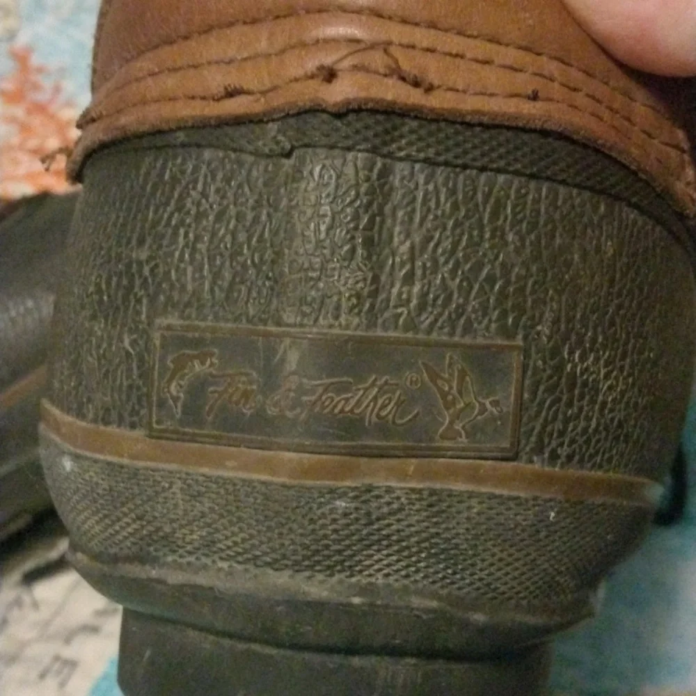 Vintage 11 EEEE fin & Feather men's rubber boots.